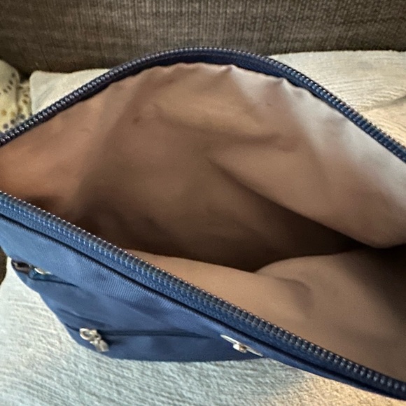 Bargain Water-Resistant Nylon Crossbody Bag - Picture 4 of 4